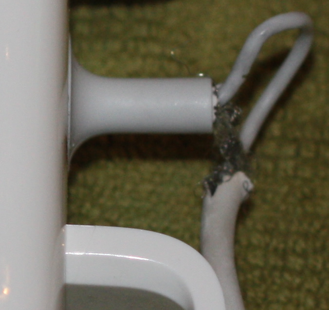 Fraying power adapter Closeup